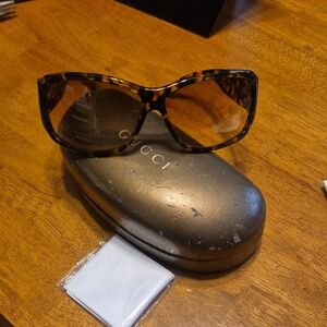 EUC GUCCI SUNGLASSES